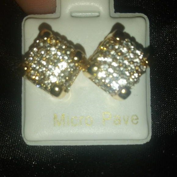 Mens cubed gold tone earrings - Picture 4 of 4